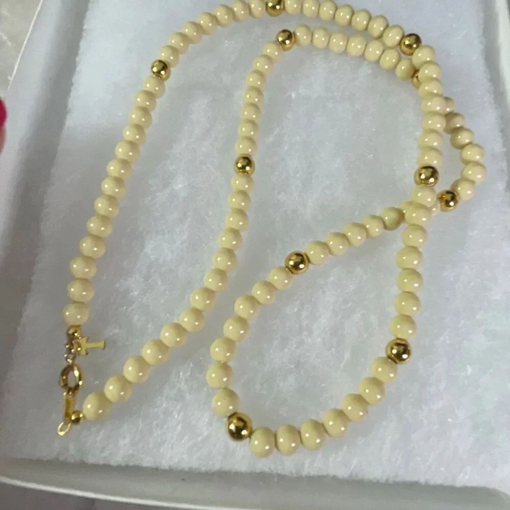 Vintage Trifari cream & gold colored glass beaded necklace.